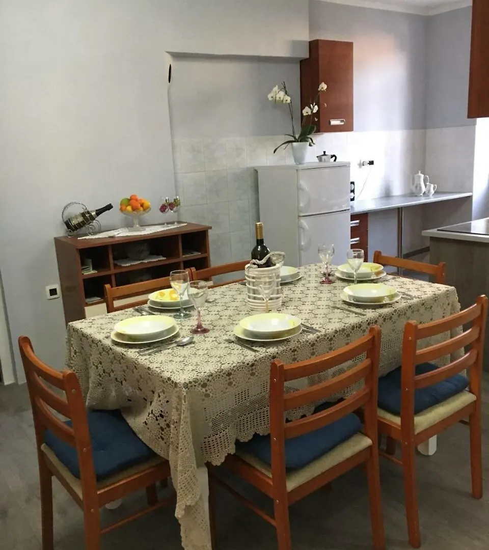Apartment Kumicic - 3 Bedrooms Icici Croatia